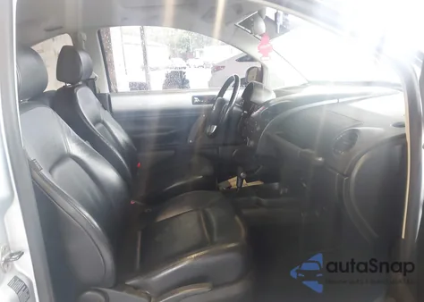 2006 Volkswagen New Beetle 2.5 from USA, damaged, VIN 3VWSG31C36M402659